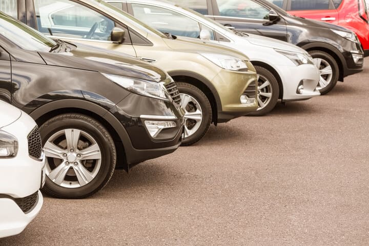 Flota vehicular de Juby Care en El Salvador: vehículos modernos y en óptimas condiciones para garantizar la máxima seguridad y confort en el transporte especializado de adultos mayores a sus citas médicas y diligencias diarias.